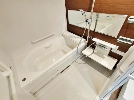 バス・シャワールーム　浴室暖房乾燥機付の快適なバスルーム♪