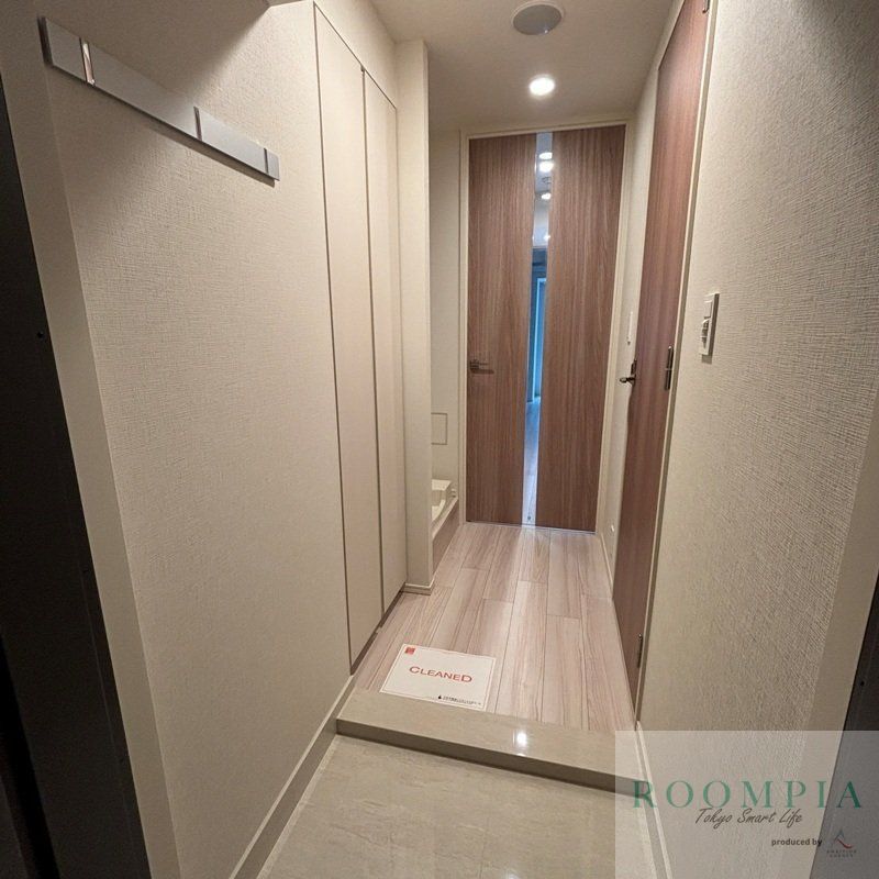玄関　※同タイプの別のお部屋です。