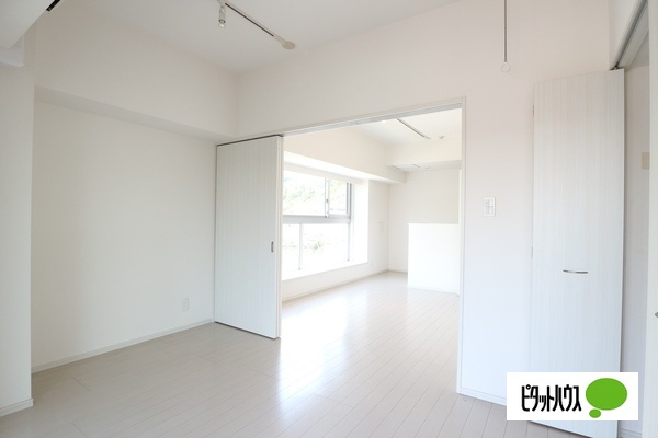 居室・リビング　角部屋ですよ！