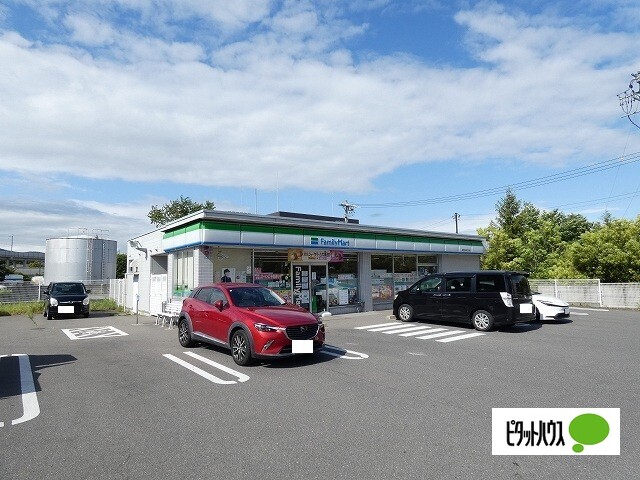 コンビニ　ファミリーマート長野吉田四丁目店（コンビニ）まで711m