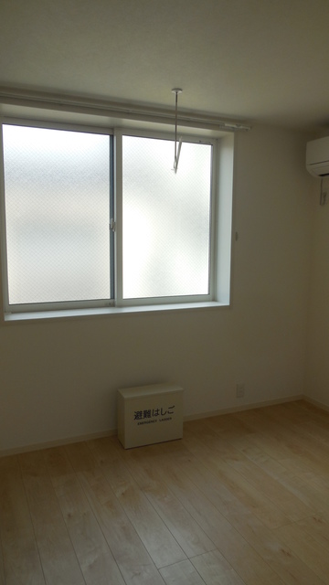 居室・リビング　★明るいフローリングの角部屋です★