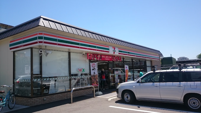 コンビニ　セブンイレブン 京都久世店（コンビニ）まで150m