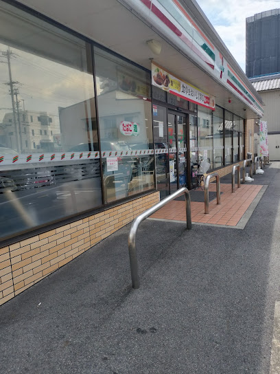 コンビニ　セブンイレブン 名古屋藤成通5丁目店（コンビニ）まで631m