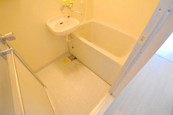 バス・シャワールーム　ゆったりと入るなら、お風呂とトイレとは別々が嬉しいですよね。