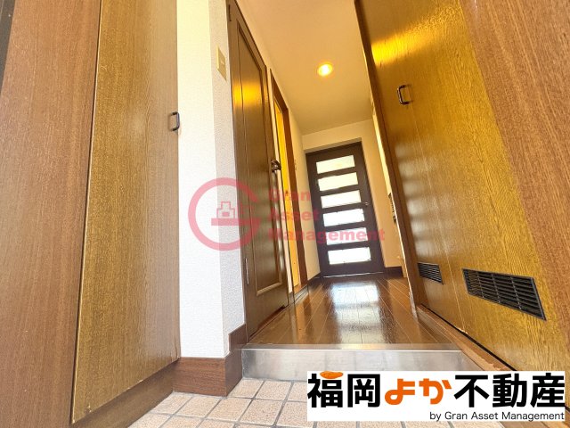 玄関　収納もある玄関です