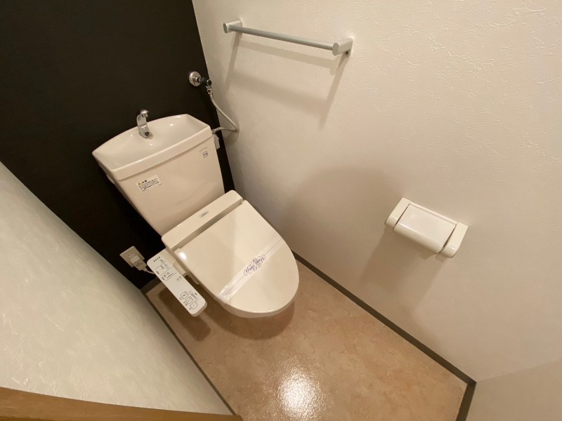 トイレ　ウォシュレット機能がついたトイレ。安心して使用できますね。