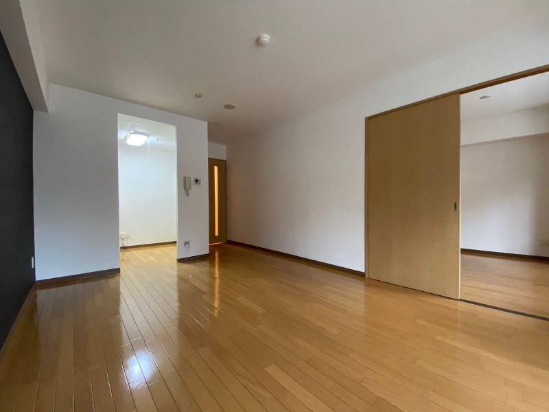 居室・リビング　広くてキレイなお部屋が広がっていて、充実した生活が送れそう。