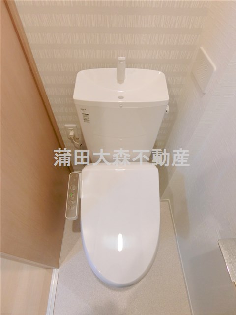 トイレ　温水洗浄便座付きのトイレ
