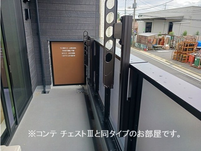 バルコニー　暖かな日差しのふりそそぐバルコニー