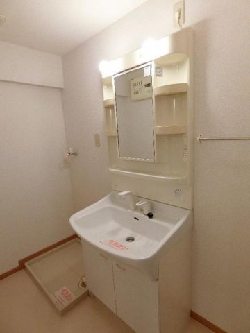 洗面設備　コンパクトで使いやすい洗面所