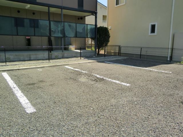 駐車場　舗装済み