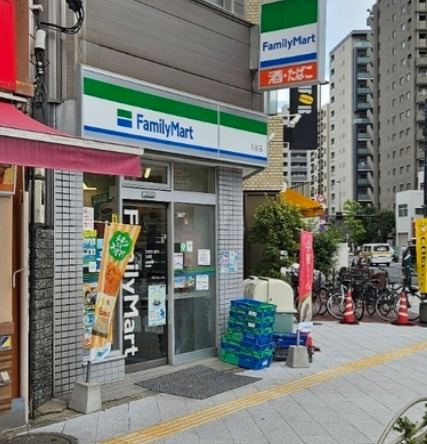 コンビニ　ファミリーマート 入谷店（コンビニ）まで434m