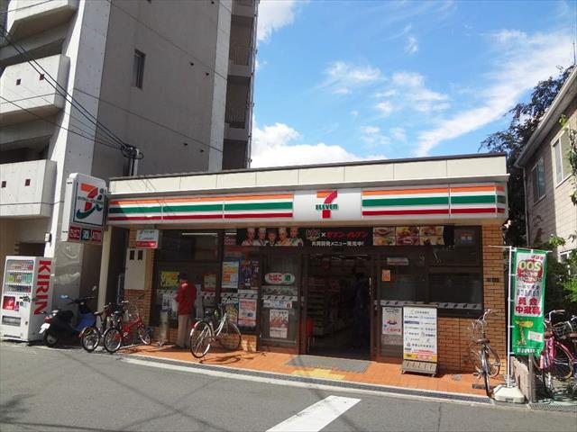 コンビニ　セブンイレブン（コンビニ）まで569m