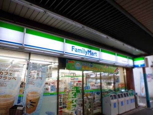 コンビニ　ファミリーマート　新中野駅前店（コンビニ）まで784m