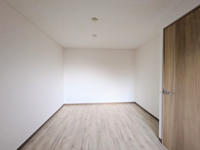 その他部屋・スペース　玄関側の洋室です♪