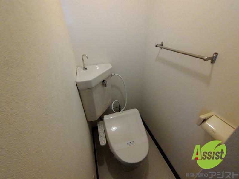 トイレ　ウォシュレット付きのトイレです。シャワートイレは日本の宝。