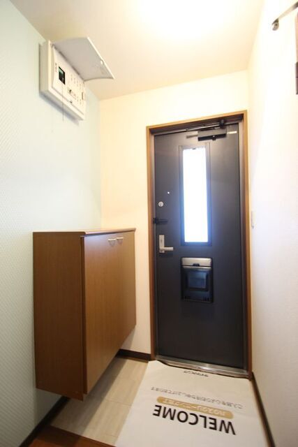 玄関　※別室の参考写真の為、現況優先です。