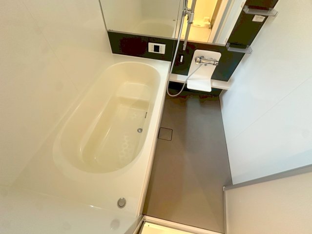バス・シャワールーム　広めのお風呂は一日の疲れを癒してくれます。