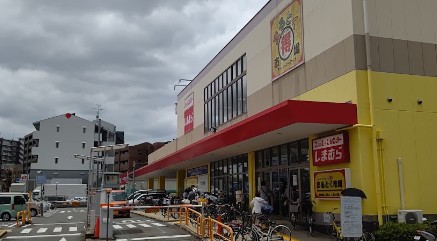 スーパー　イズミヤ まるとく市場門真南店（スーパー）まで823m