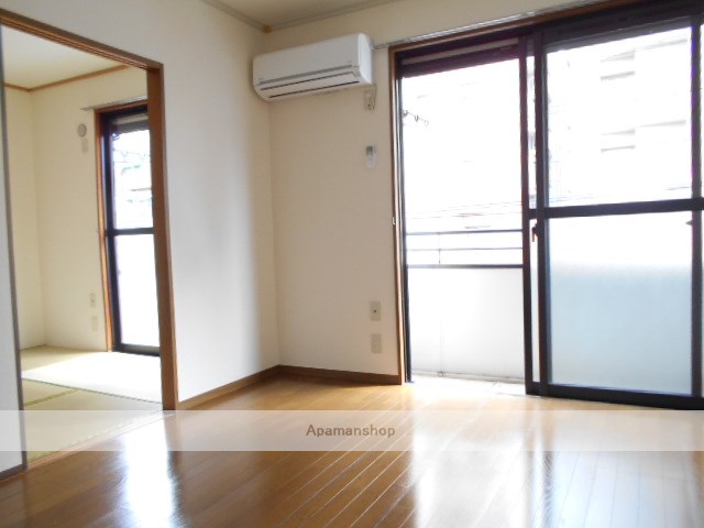 居室・リビング　※同物件、別部屋の写真です。