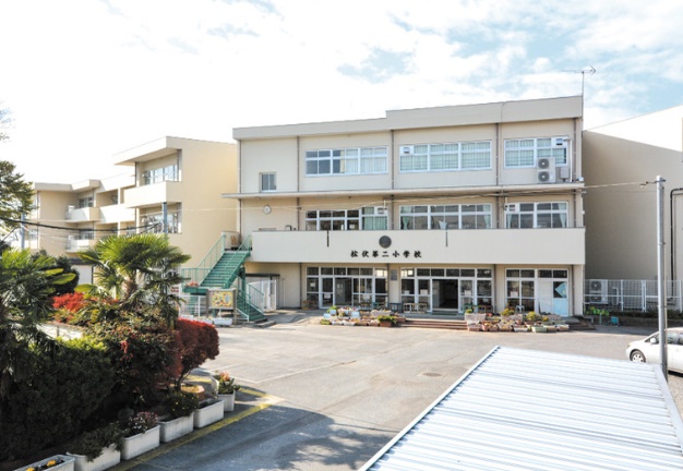 小学校　松伏第二小学校（小学校）まで717m