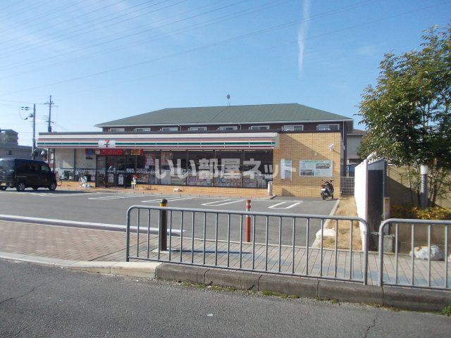 コンビニ　セブンイレブン 京都竹田中内畑町店（コンビニ）まで438m