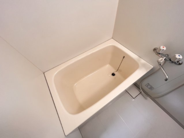 バス・シャワールーム　コンパクトで使いやすいお風呂です