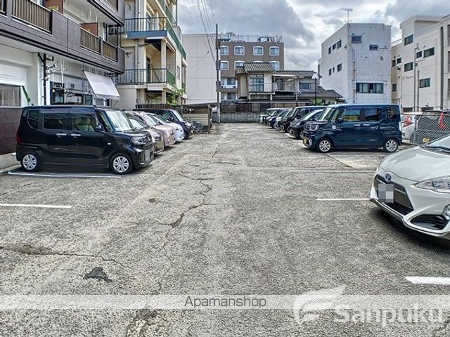 駐車場　駐車場