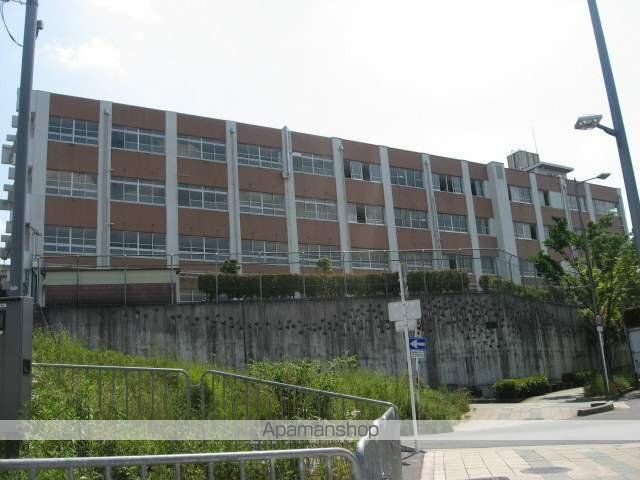 中学校　高槻市立第二中学校（中学校）まで367m