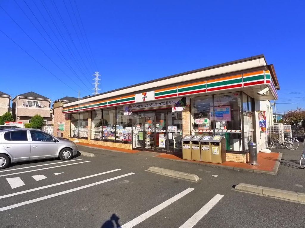 コンビニ　セブンイレブン足立伊興番田店（コンビニ）まで350m