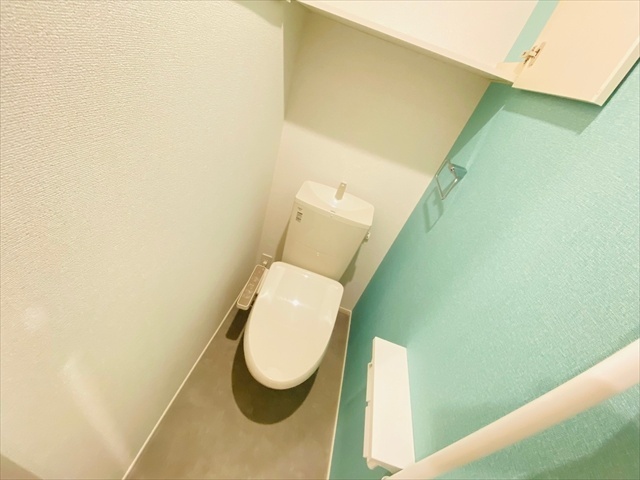 トイレ　＊クルールピットシリーズ同タイプの内装写真転載