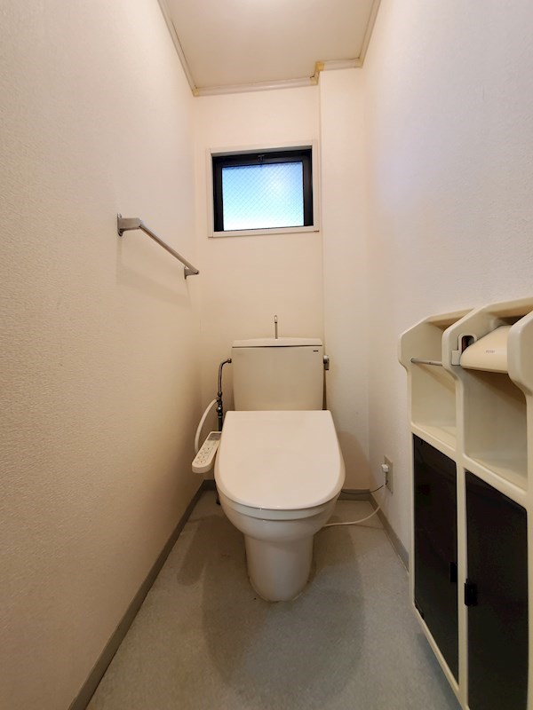 ＪＲ草津線 手原駅 徒歩25分 2階建 築35年のトイレ写真