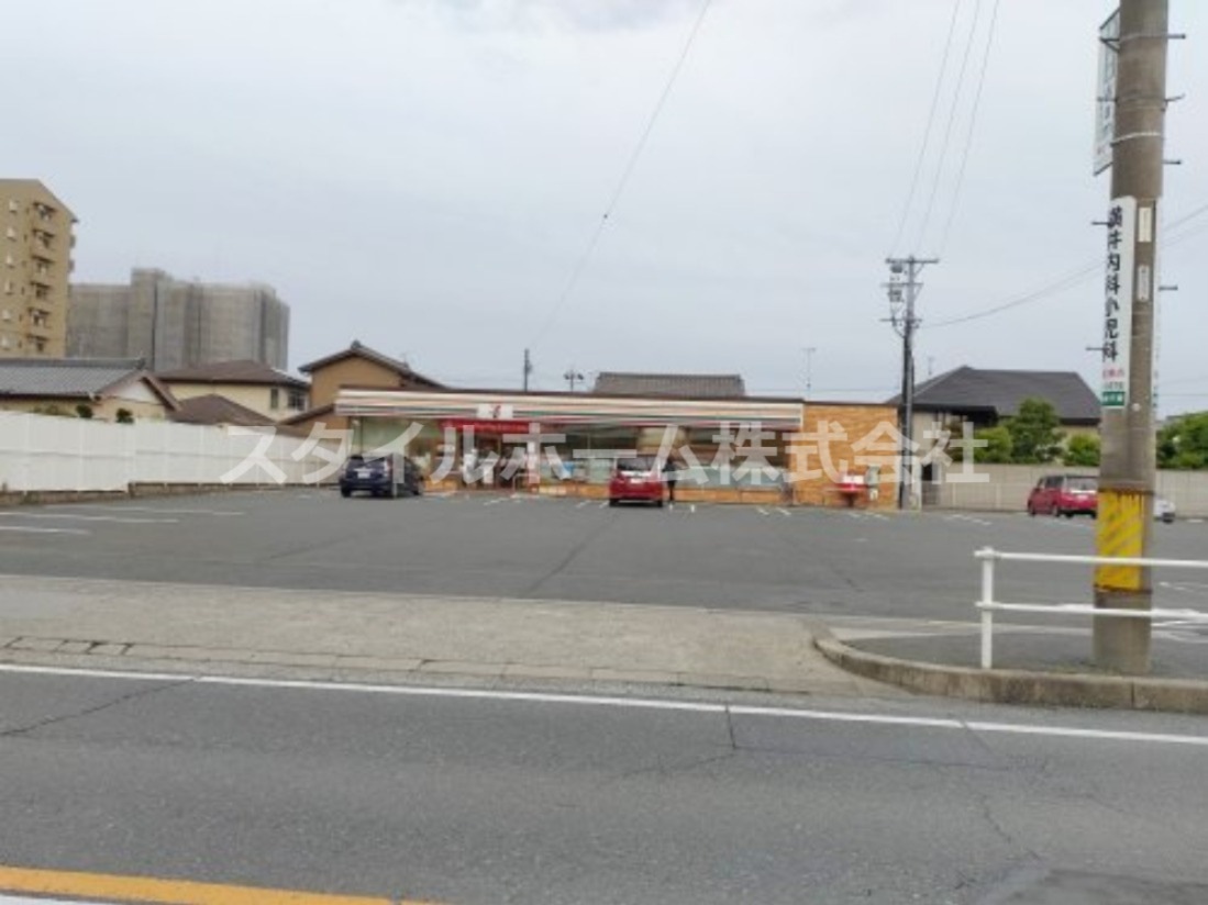 コンビニ　セブンイレブン 豊橋草間町店（コンビニ）まで901m