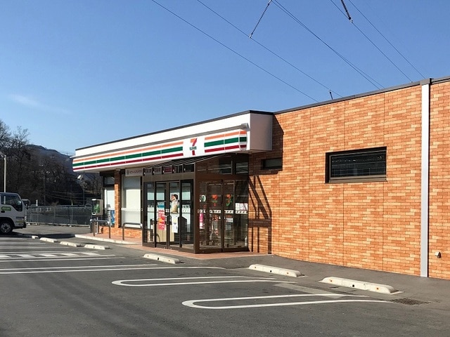コンビニ　セブンイレブン 上田御所店（コンビニ）まで780m