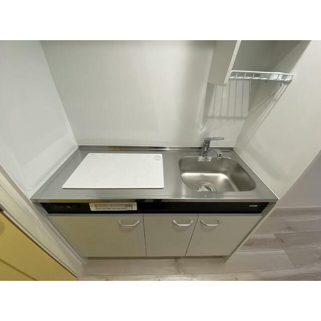 キッチン　一人暮らしに丁度いいサイズ、お手入れ楽々のＩＨキッチンです！