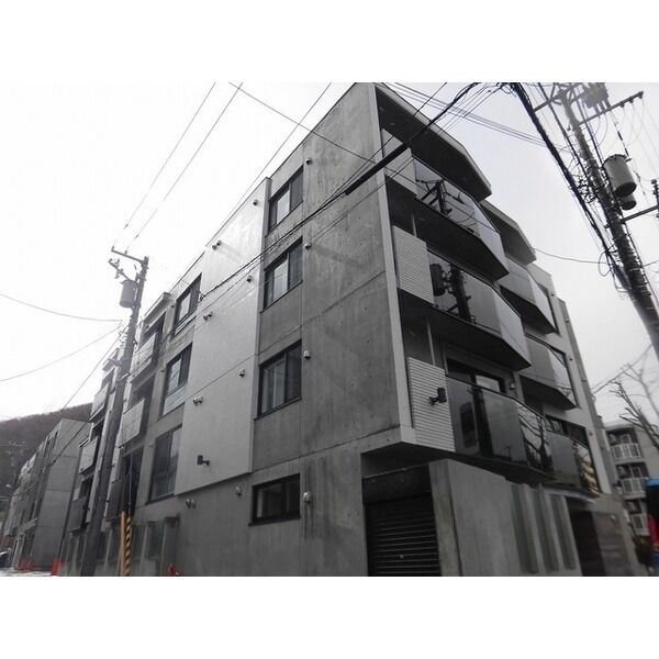 建物外観　★入居費用軽減可能！★築浅デザイナーズマンション！