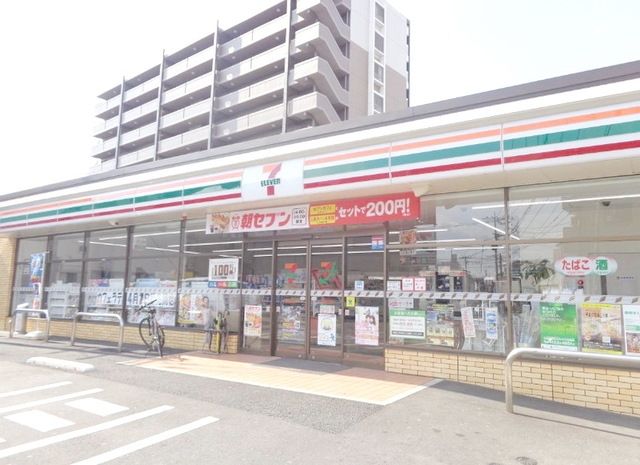 コンビニ　セブンイレブン博多堅粕3丁目店（コンビニ）まで608m