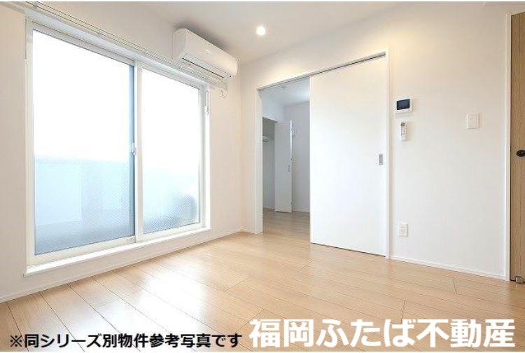 Cherim春日駅前WESTの居間写真