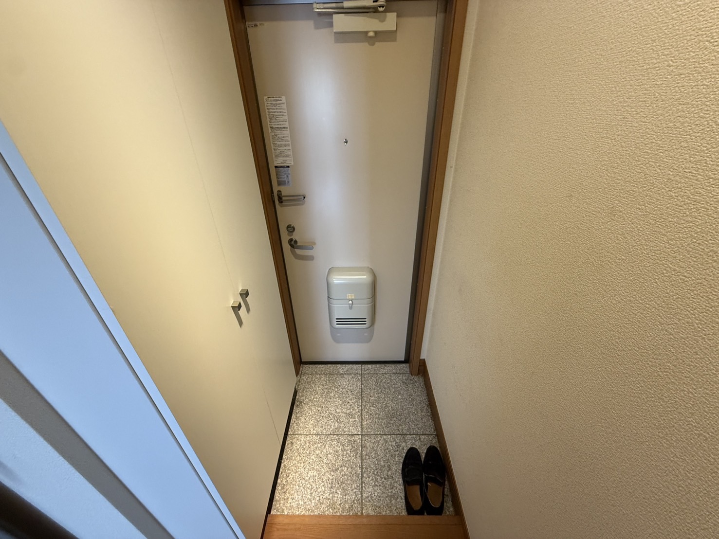 仙台市地下鉄東西線 六丁の目駅 徒歩8分 2階建 築13年の玄関写真