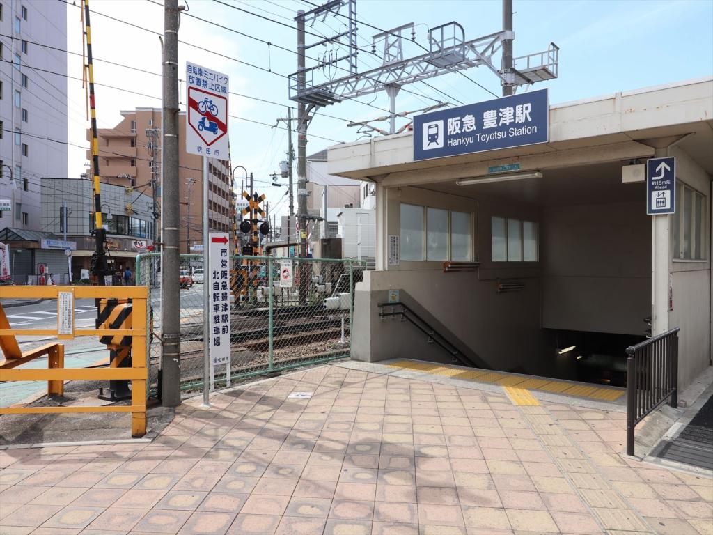 ドラックストア　カメイ調剤薬局 吹田豊津店（ドラッグストア）まで180m