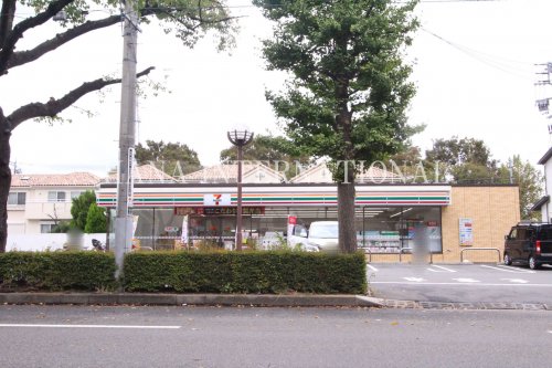 コンビニ　セブンイレブン（コンビニ）まで396m
