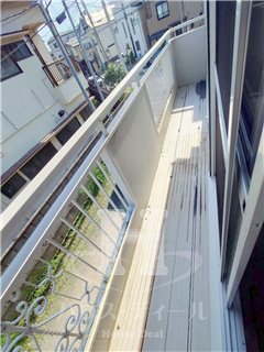 バルコニー　お洗濯にも便利なバルコニー付き