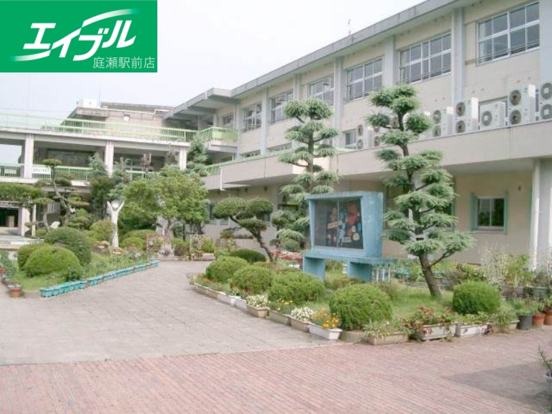 小学校　倉敷市立万寿小学校（小学校）まで520m