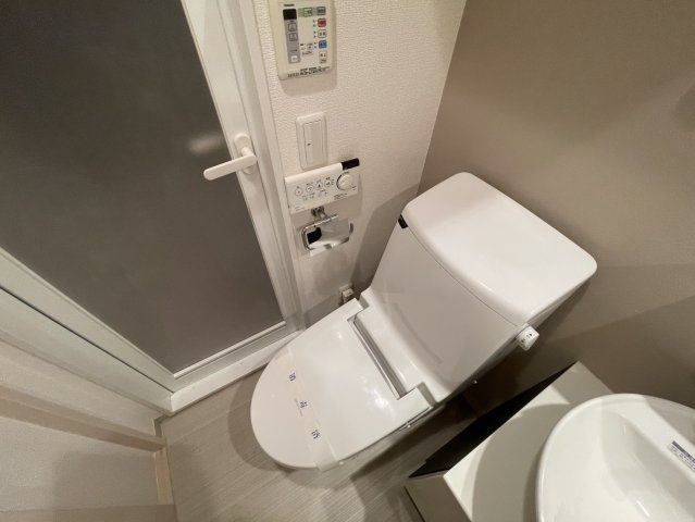 トイレ　同物件別部屋写真