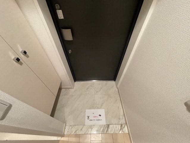 玄関　同物件別部屋写真