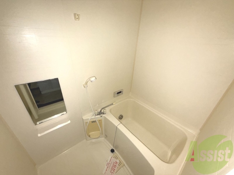 バス・シャワールーム　お風呂の写真です。シンプルで使いやすそうですね。