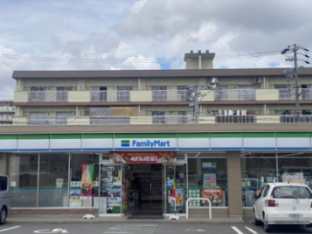 コンビニ　ファミリーマート 名南港東通店（コンビニ）まで357m