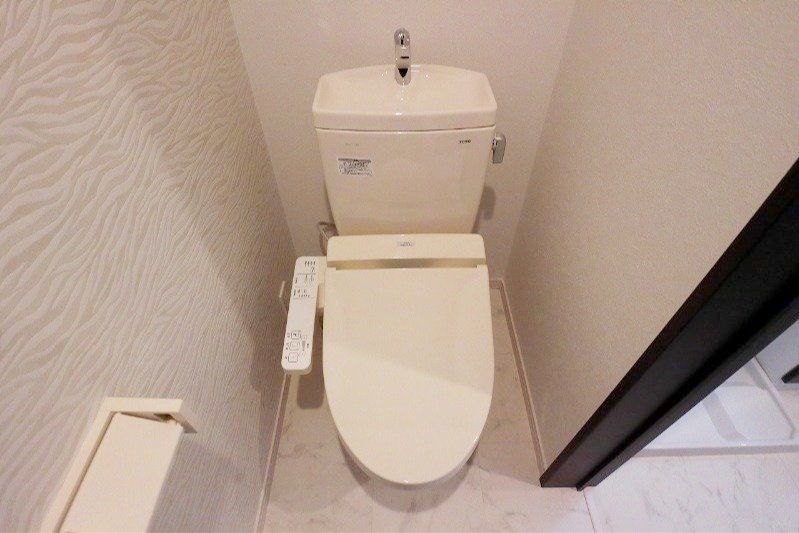 湘南新宿ライン高海 宮原駅 徒歩11分 2階建 築10年のトイレ写真