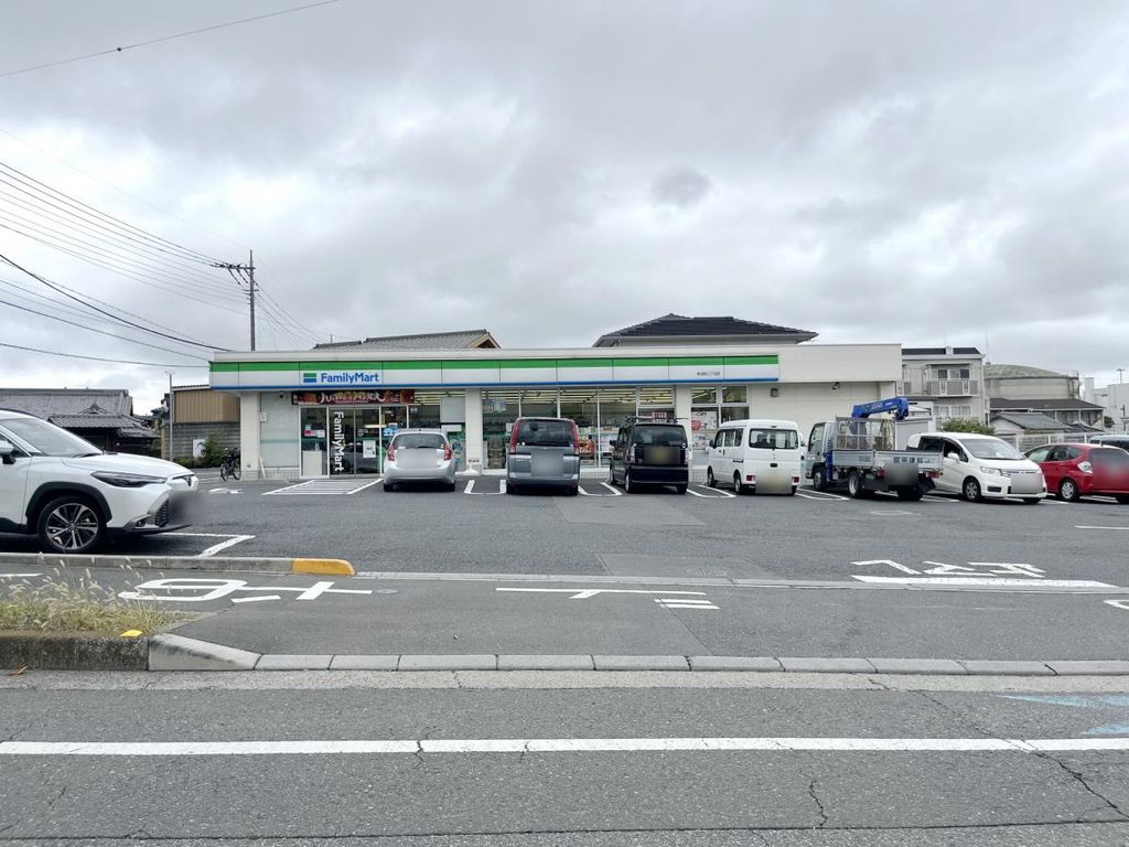 コンビニ　ファミリーマート東浦和三丁目店（コンビニ）まで80m