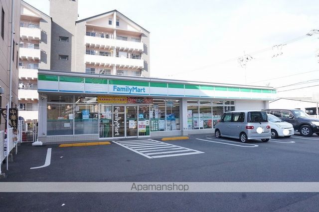 コンビニ　ファミリーマート（コンビニ）まで601m